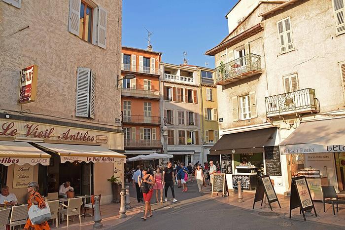 Antibes - immobilier - CENTURY 21 Hanna Logis - Place_Nationale_Antibes_by_Rue_Thuret