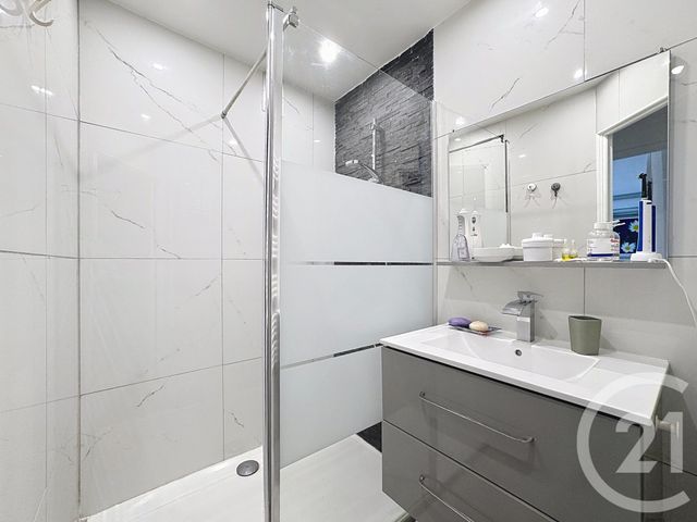 Appartement F3 à vendre - 4 pièces - 76.72 m2 - ANTIBES - 06 - PROVENCE-ALPES-COTE-D-AZUR - Century 21 Hanna Logis