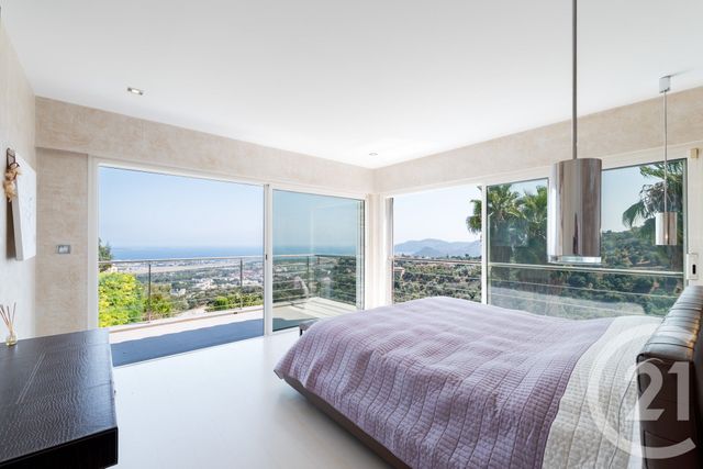 maison à vendre - 7 pièces - 280.7 m2 - MANDELIEU LA NAPOULE - 06 - PROVENCE-ALPES-COTE-D-AZUR - Century 21 Hanna Logis