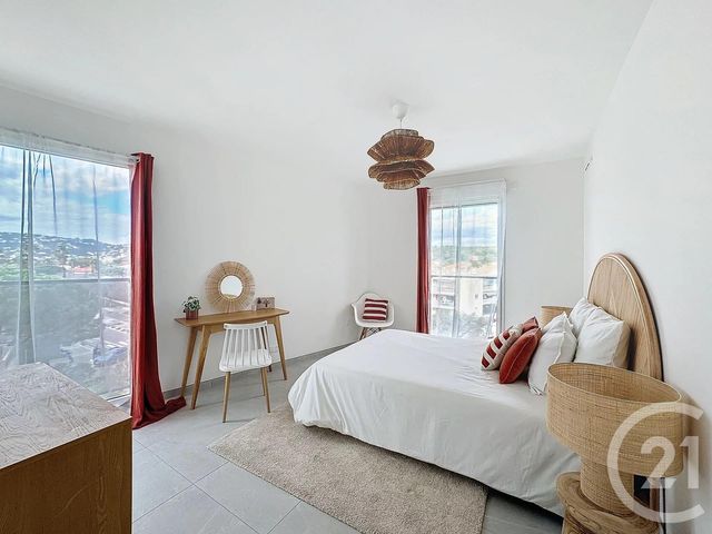 Appartement F4 à vendre - 4 pièces - 90.52 m2 - JUAN LES PINS - 06 - PROVENCE-ALPES-COTE-D-AZUR - Century 21 Hanna Logis