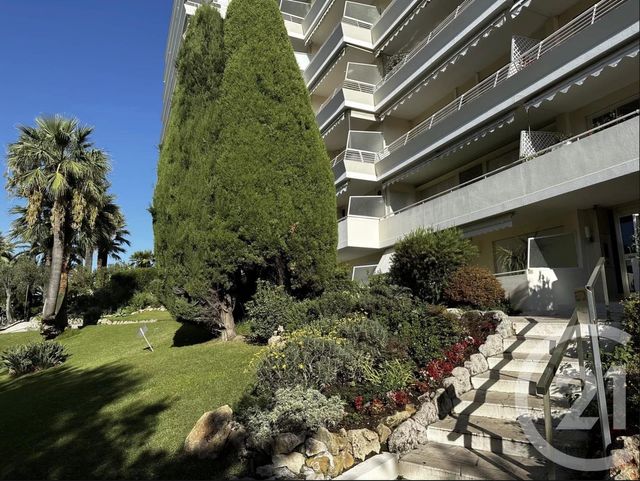 Appartement Studio à vendre - 1 pièce - 29.17 m2 - CANNES - 06 - PROVENCE-ALPES-COTE-D-AZUR - Century 21 Hanna Logis